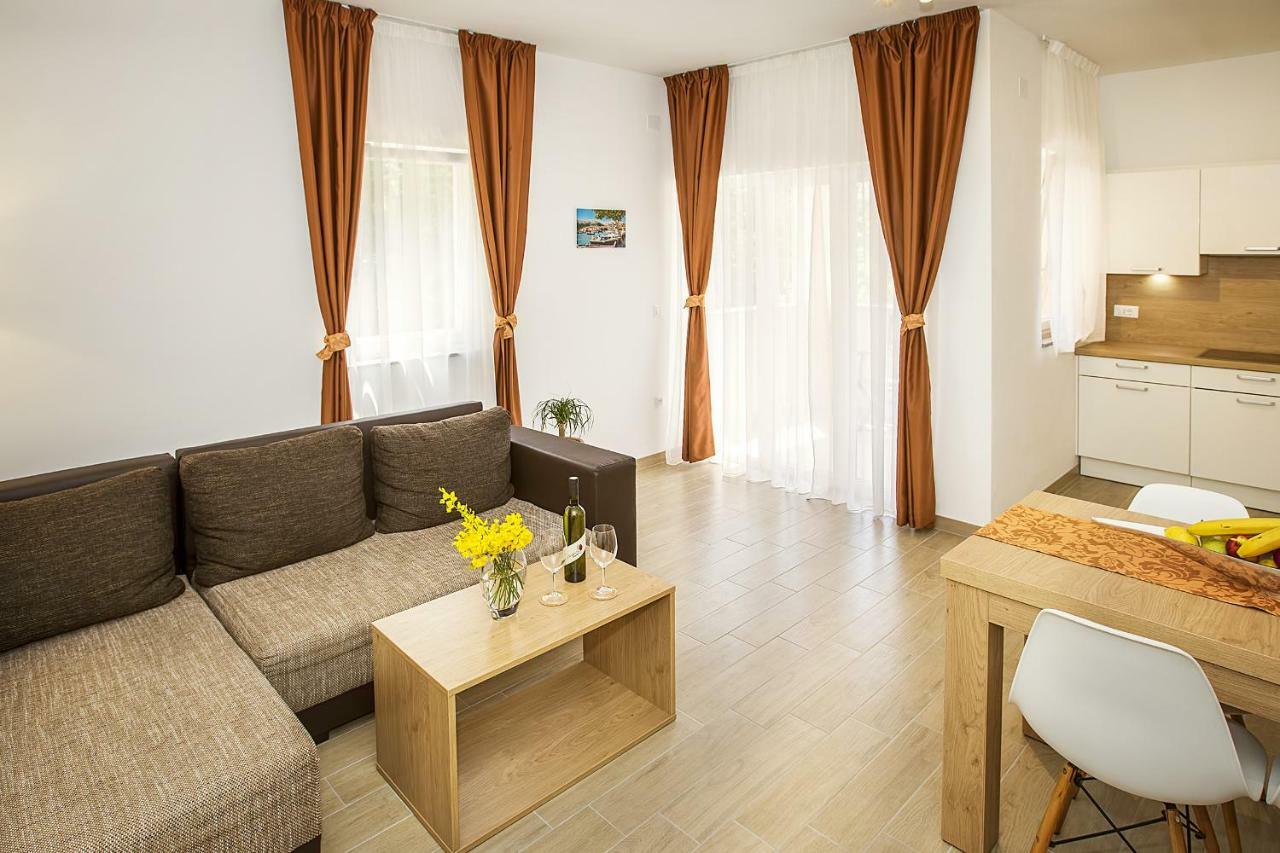 Residence Mediterraneo II 巴斯卡 外观 照片